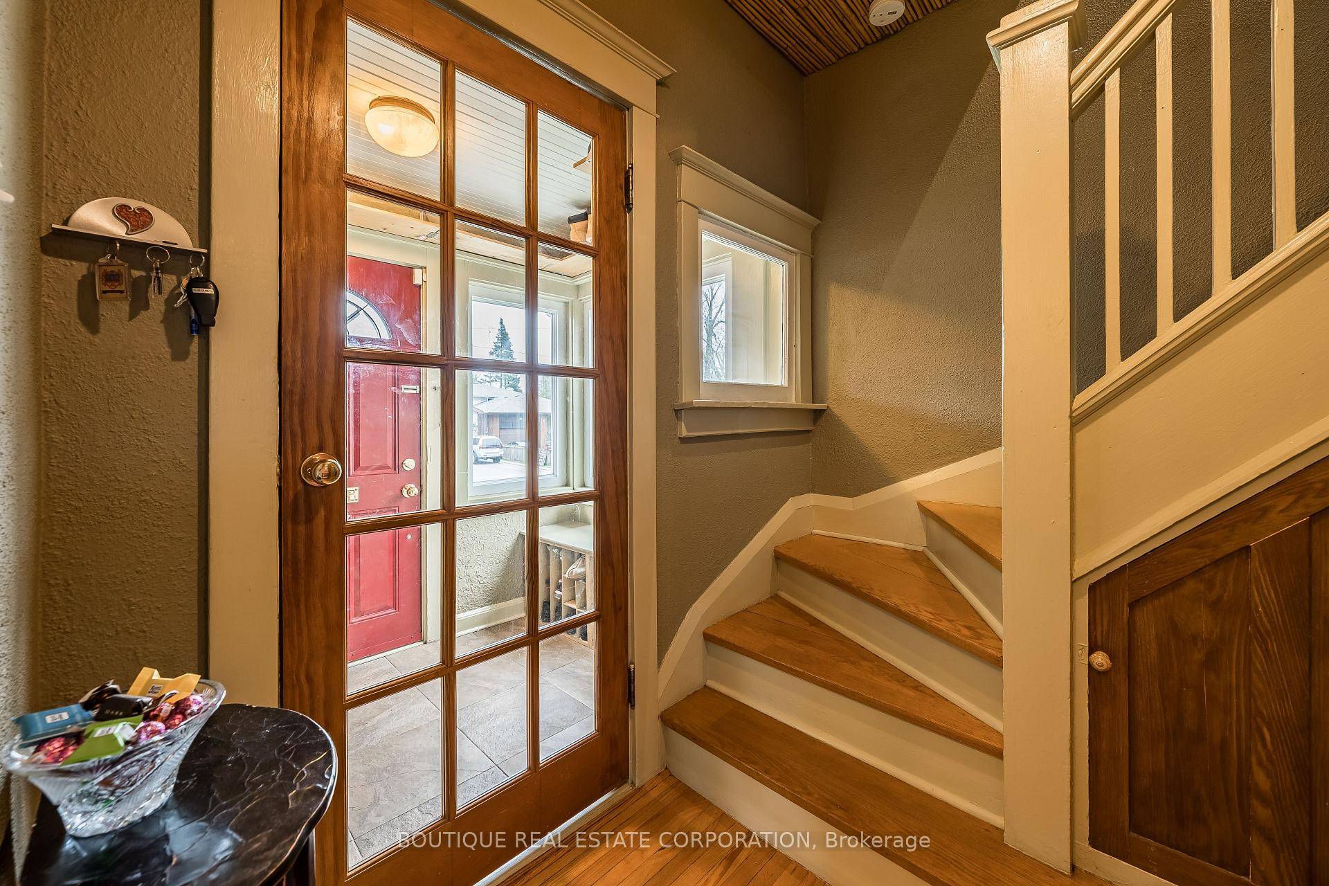 A whimsical 3 bedroom home with an extra long single garage approx.