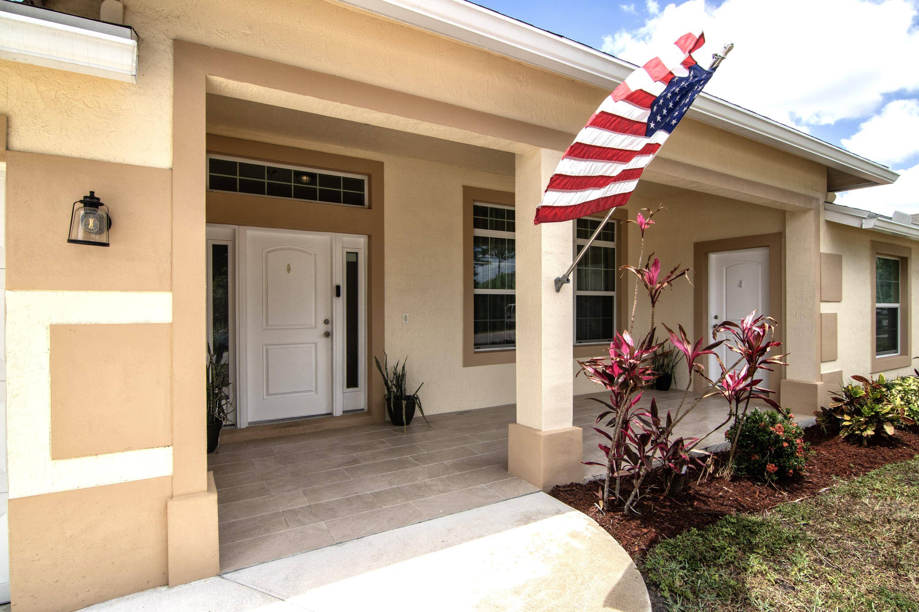 Modern Luxury in the Heart of Town 4BR w Saltwater Pool, In Law Suite Spa !