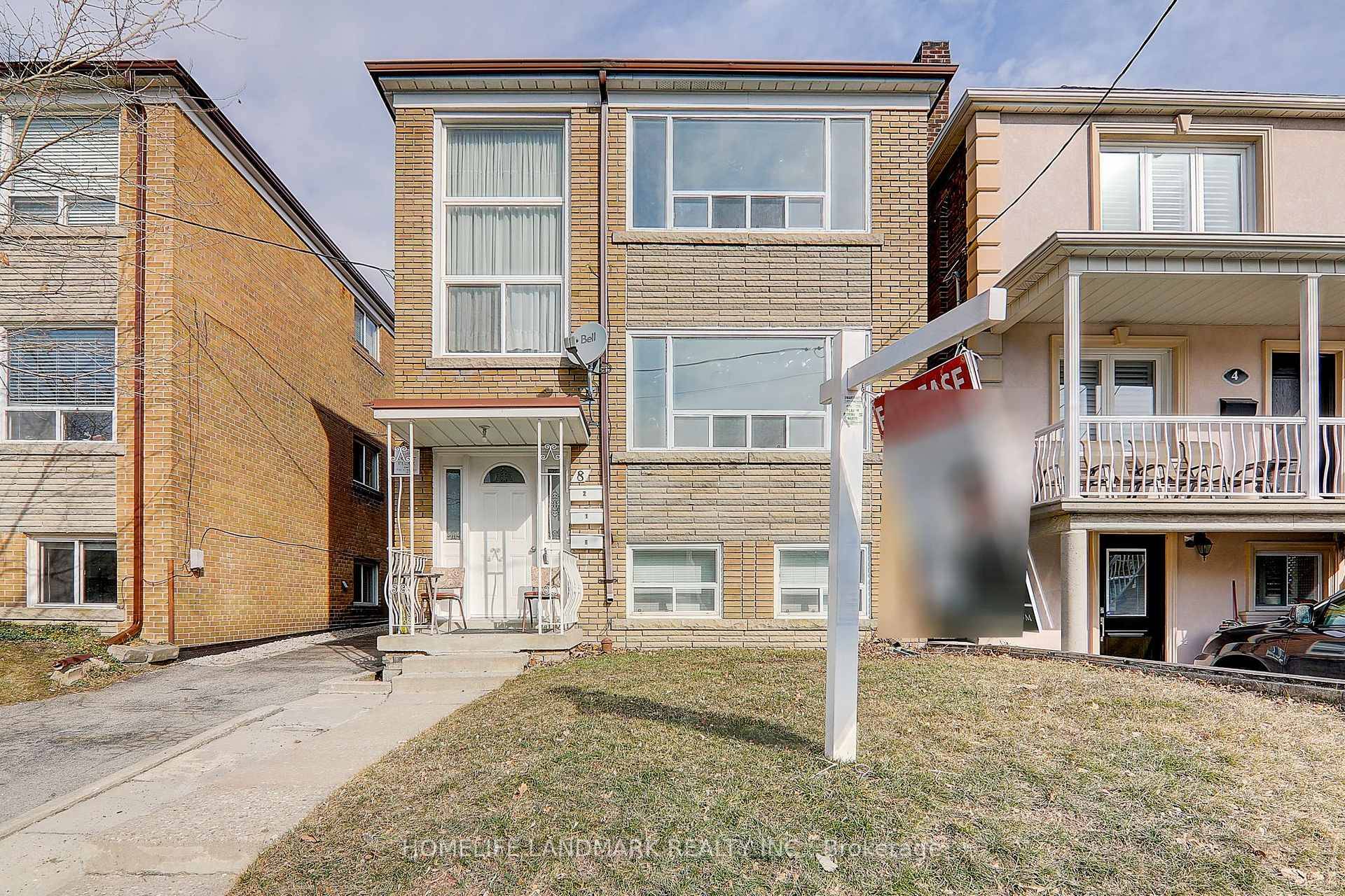 Newly Renovated 2 Bedrooms Apt On The 2nd Floor In A Triplex In The Heart Of Oakwood Village.