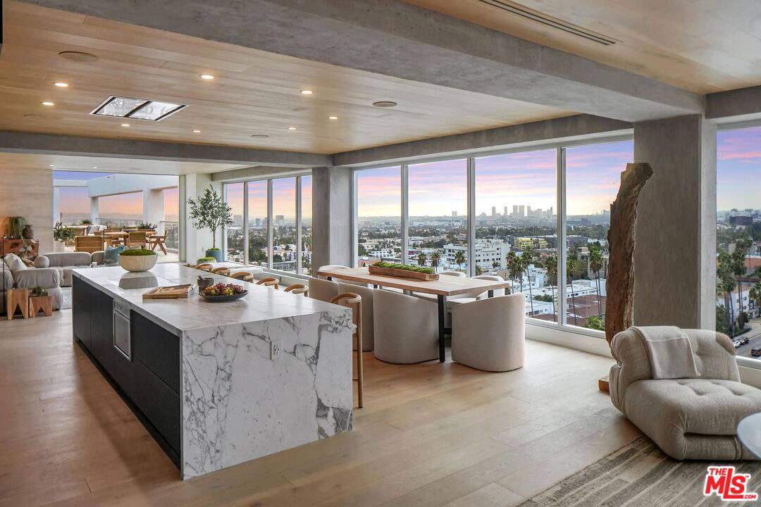 7135   Hollywood Blvd 3BR Hollywood Hills East La