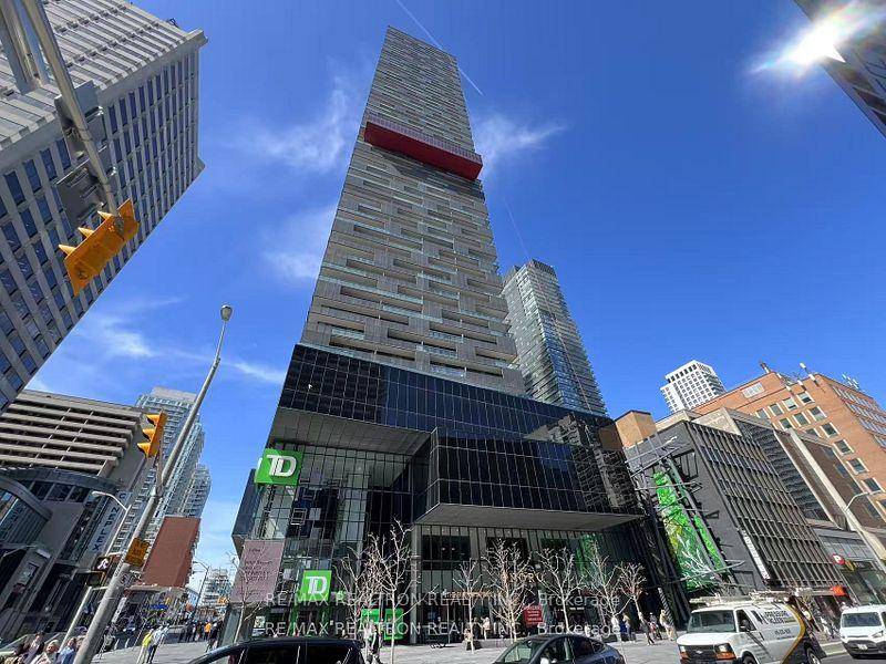 Wake Up To Clear Views Of The City In This Luxury Lower Penthouse In Stunning Corner Unit 2 Bed And 3 Bath 2 Parking 2 Locker !