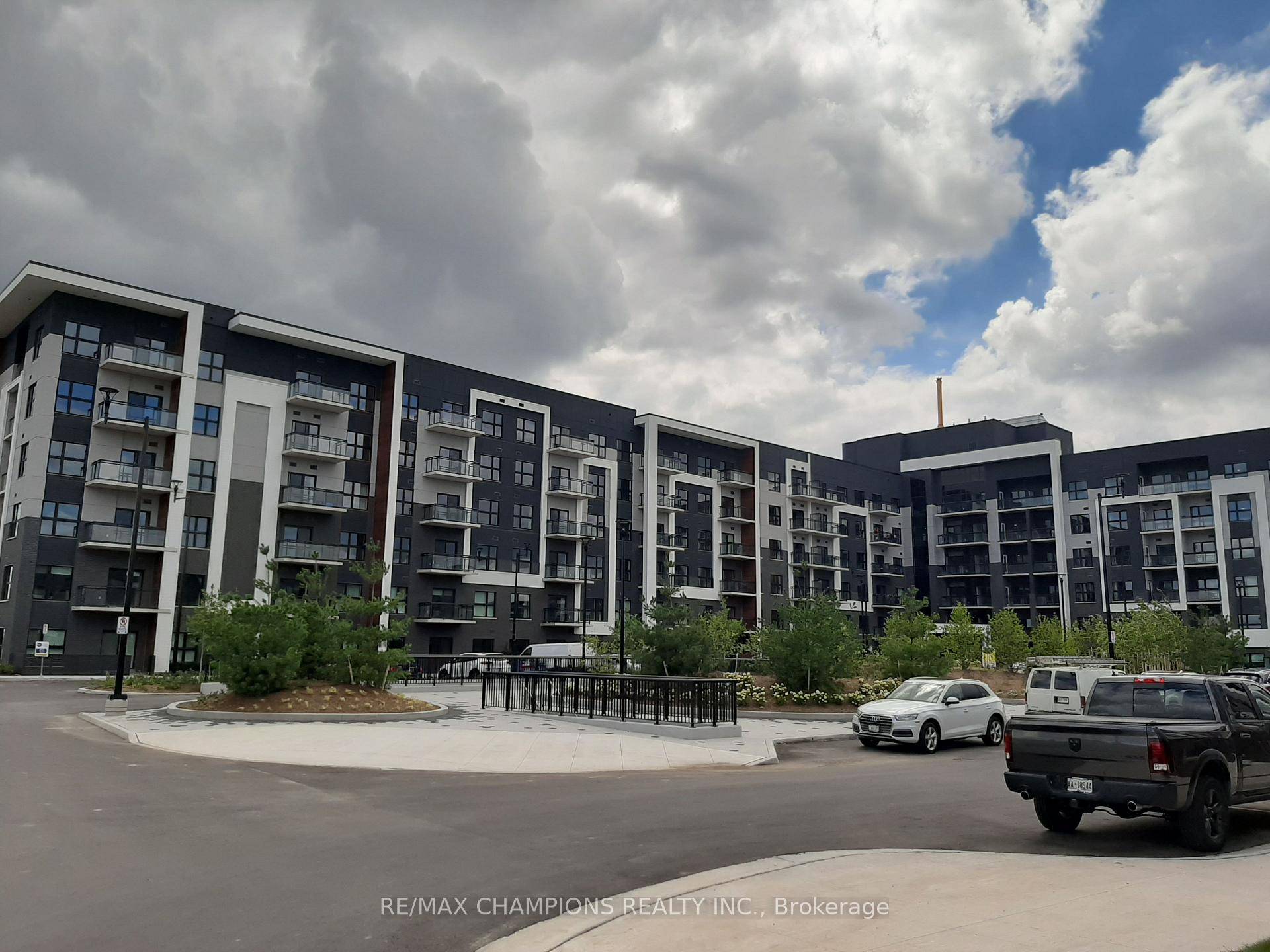 One Bedroom plus Den Condo for Sale At 128 Grovewood Commons In Very Desirable Location In Oakville, Well Maintained Unit and Building, Very Spacious One Bedroom Plus Large Den, 9 ...