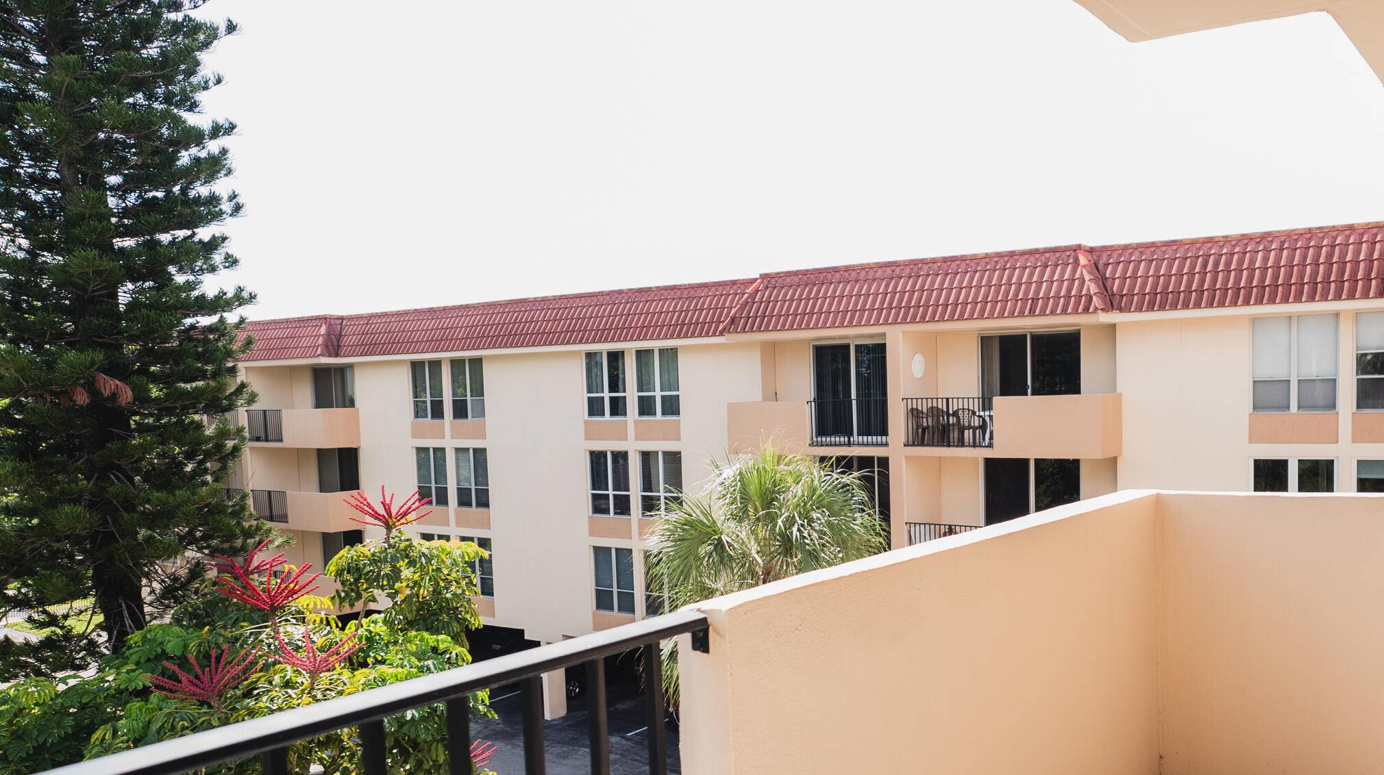 Dream in East Boca ! Fantastic location, minutes walking from the beach and downtown of Boca Raton.
