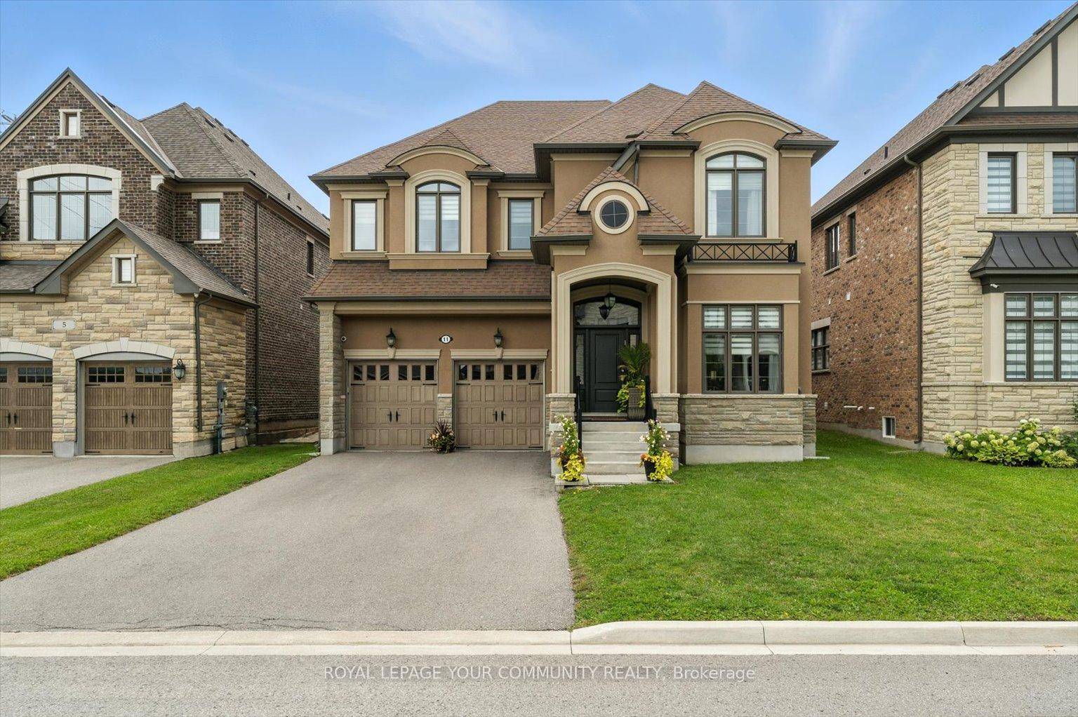 Welcome to this exquisite executive home in the heart of King City offering 3, 820 sq.