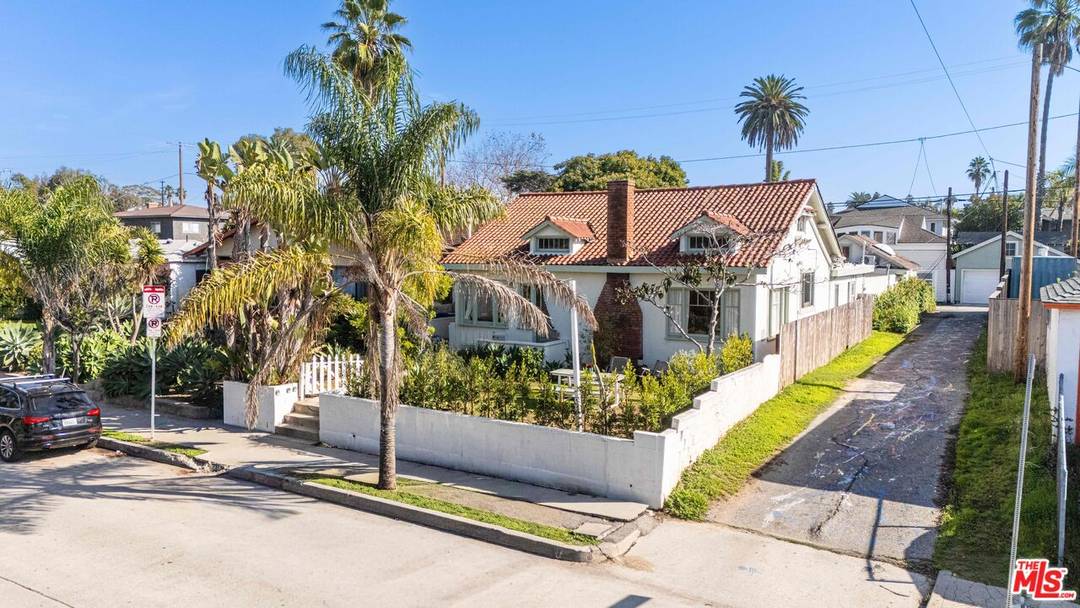 818   Palms Blvd 4BR Marina Del Rey La