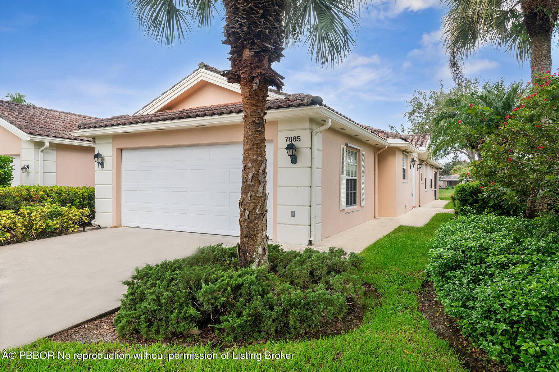 A Tropically Landscaped, Lakeside Lot with Views of the Tranquil Lake, is One Attributes that makes this Capri, An Irresistibly Good Buy, In RiverWalk, A 24 Hour Manned Gated Community ...