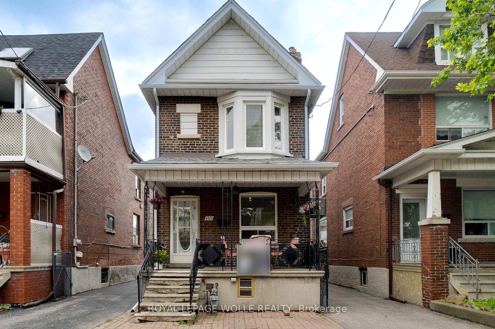 Versatile Family Living with Income Potential at 1315 Lansdowne Avenue Welcome to 1315 Lansdowne Avenue a well maintained and thoughtfully upgraded home offering space, flexibility, and exceptional convenience in one ...