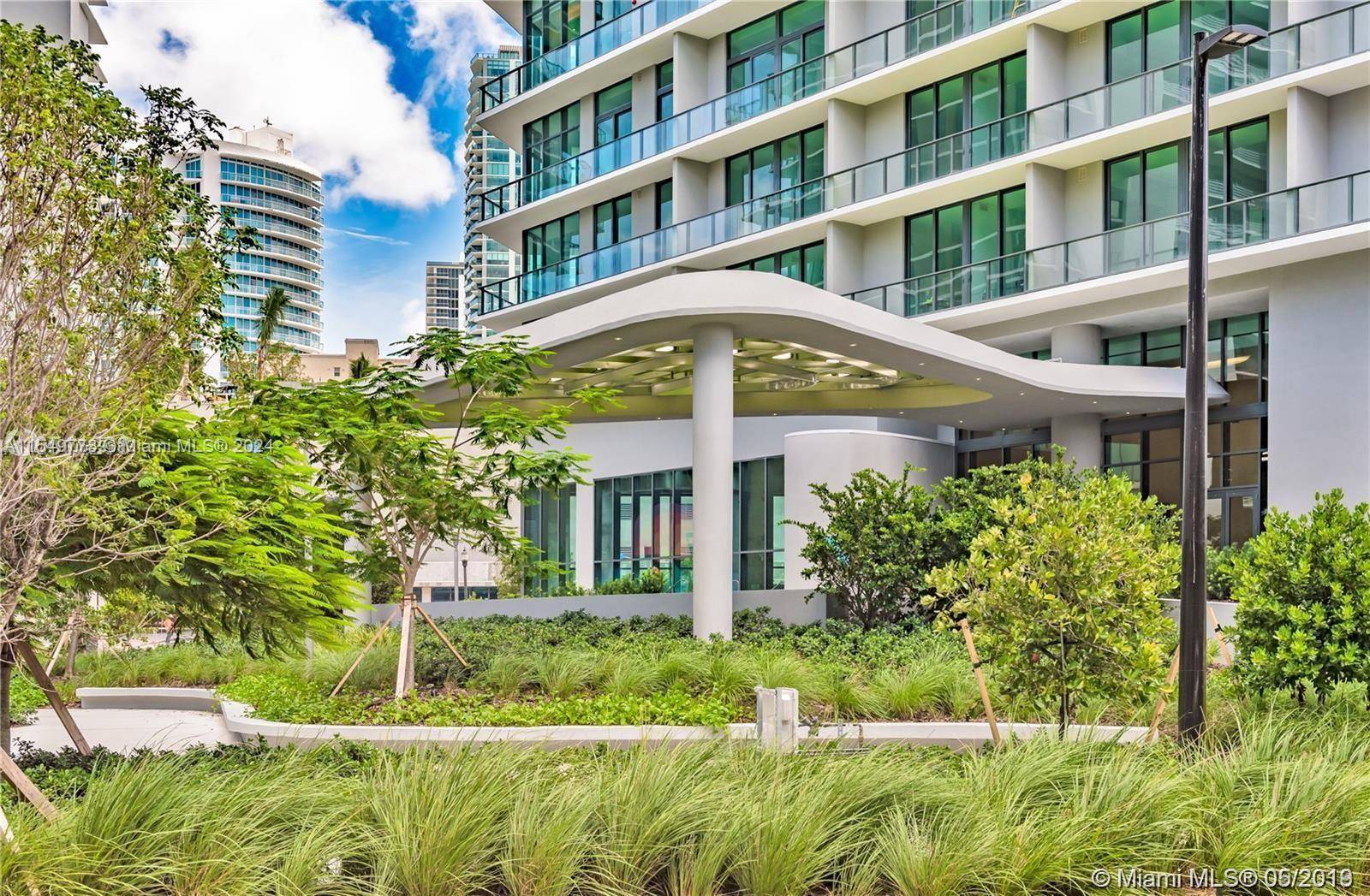 Absolutely stunning and brand new one bedroom den apartment in the gorgeous new building of Paraiso Bayviews.