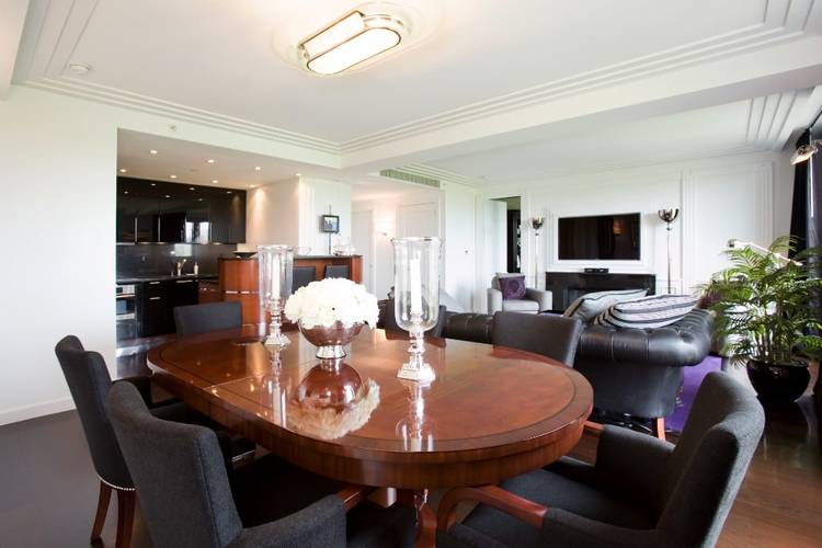 live at the iconic Essex House Hotel on Central Park South and enjoy the privilege of hotel living in a stunning prewar art deco residential hotel, managed by JW Marriott.