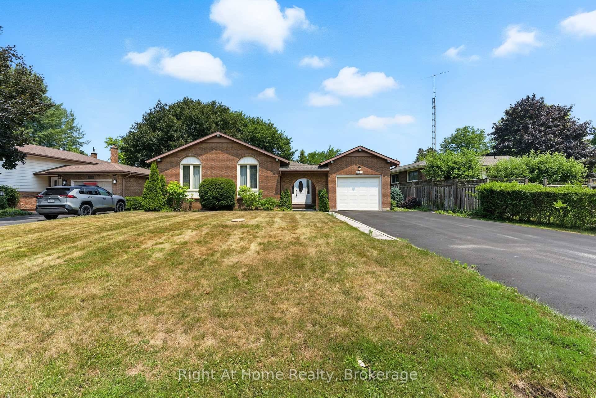 Welcome to 127 Flynn Street, a charming backsplit located on a mature street only minutes to the iconic Queen St.