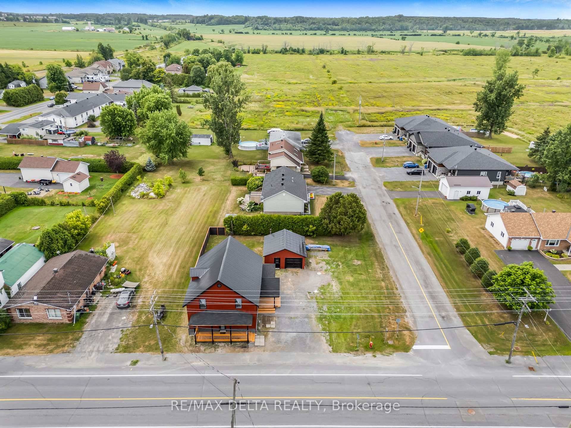 Welcome to this beautifully renovated 3 bedroom, 4 bathroom home in a warm, family oriented small town, just minutes from schools, parks, and all the charm of country living.