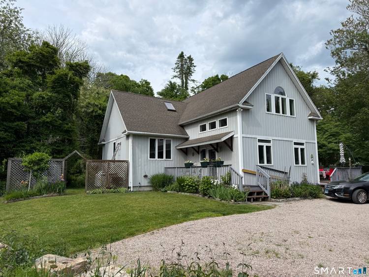 Charming 2007 3 bedroom house available for academic rent September 15 June 15 2027.