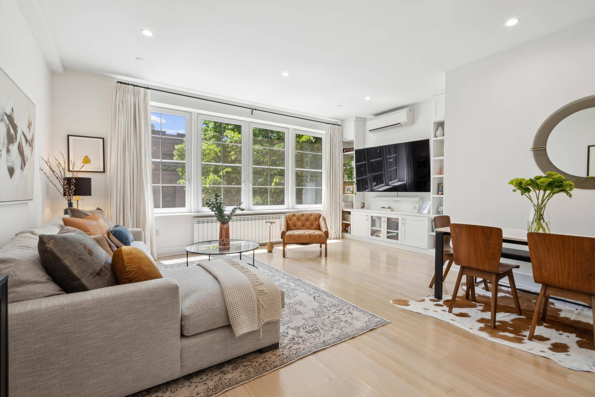 Welcome home to this pristine, move in ready condo in the heart of Carroll Gardens !