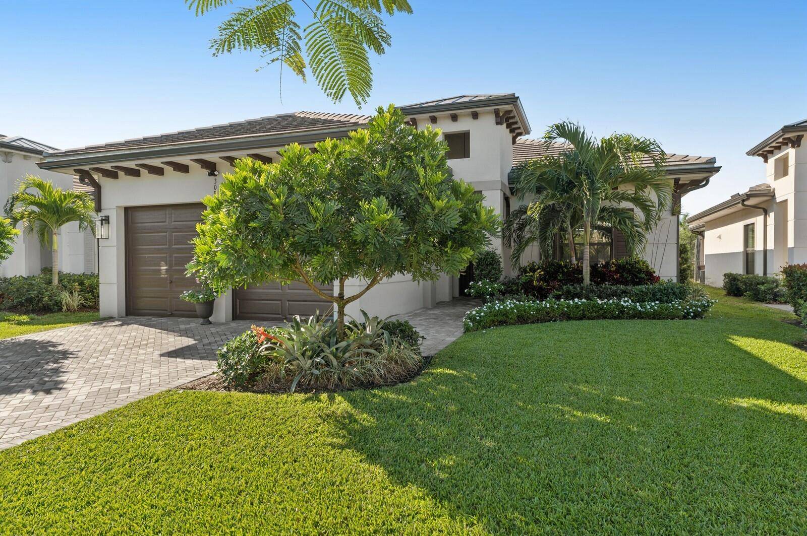 Location ! Location ! Welcome to this IMPRESSIVE lakefront home built in 2022 in the prestigious Residences at Banyan Cay, adjacent to the newly unveiled DUTCHMAN'S PIPE Golf Course, a ...