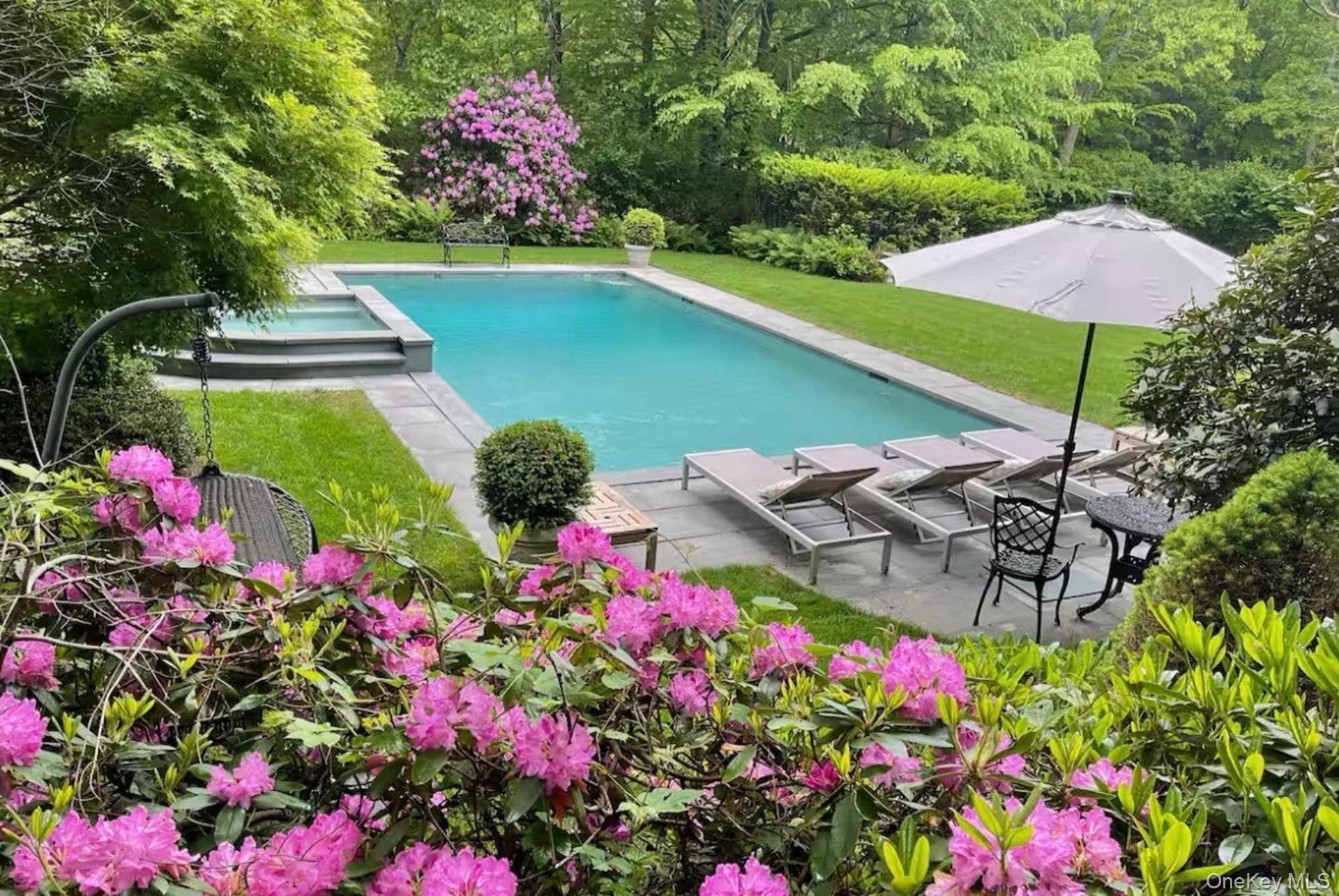 Stunning 3 Bedroom Home with Pool amp ; Spa in East Hampton.