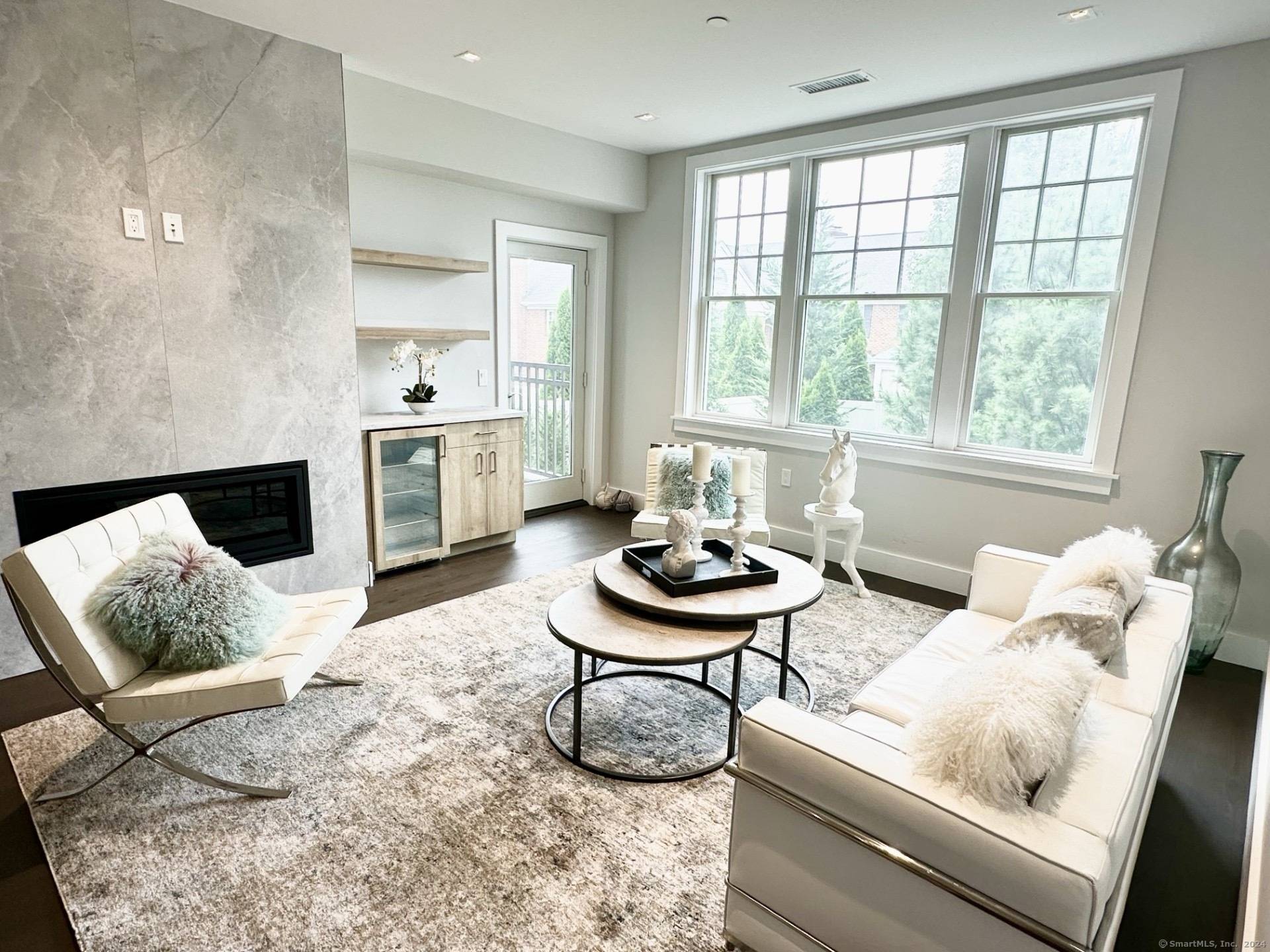 Experience a new vision of sophisticated single level living at the Vue New Canaan, an exciting new premier luxury condominium community located in the heart of New Canaan.