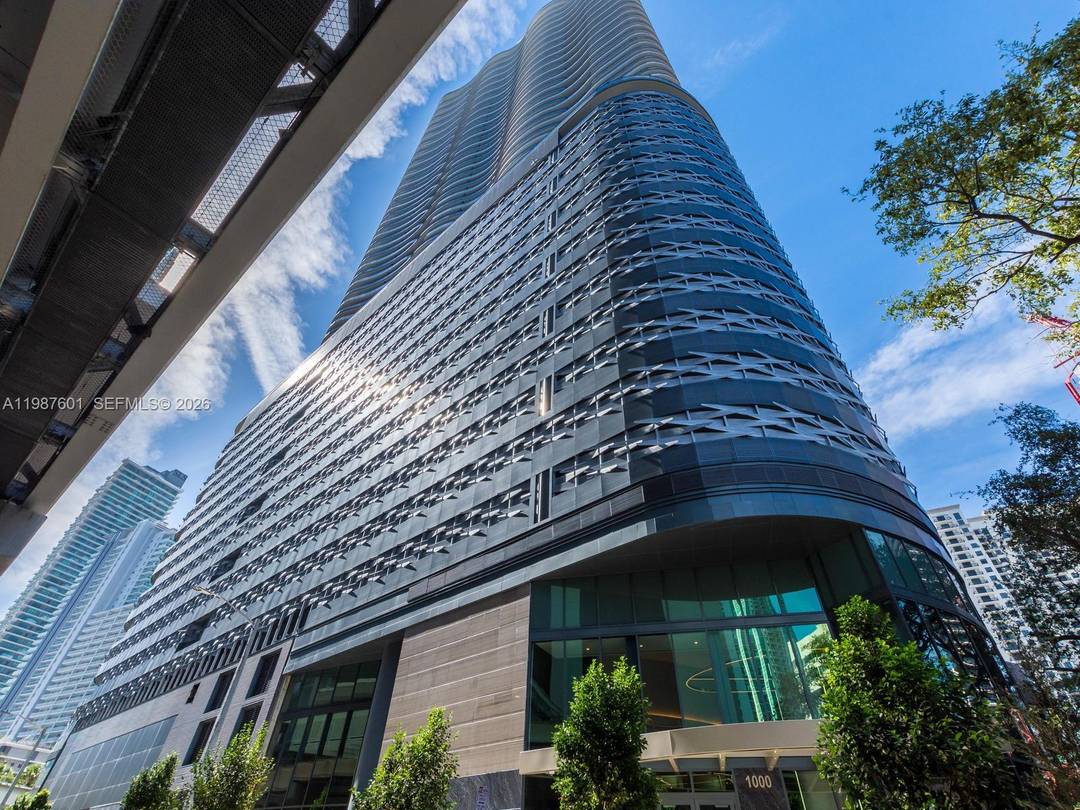 Enjoy the Brickell Lifestyle while living in Brickell's most luxurious skyscraper.