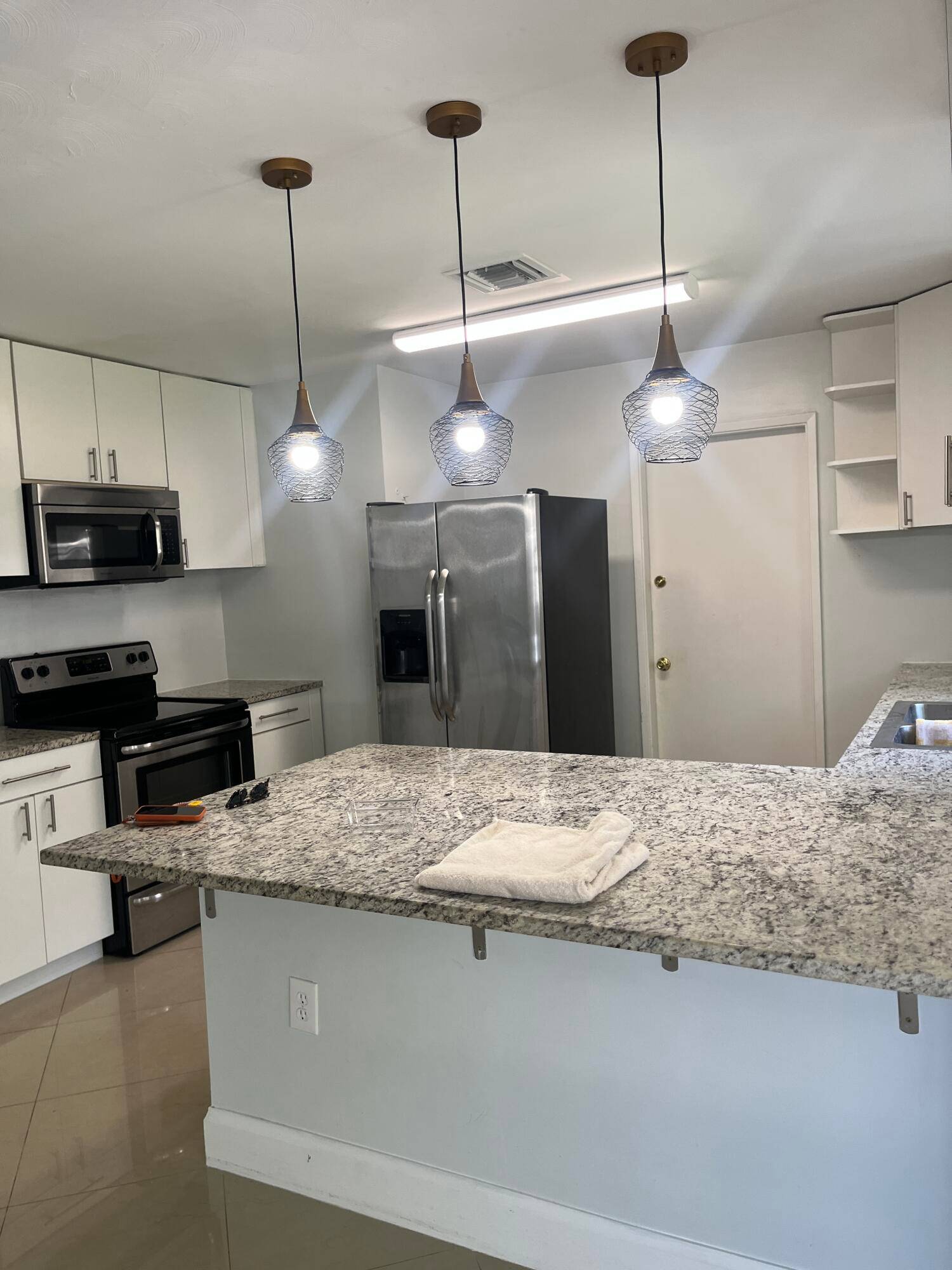 East Boca Raton Gem ! No HOA Minutes to the Beach !