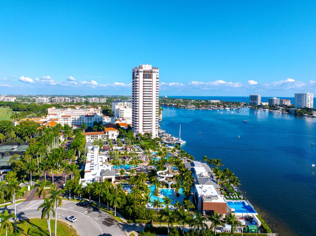 LIVE WHERE OTHERS VACATION !