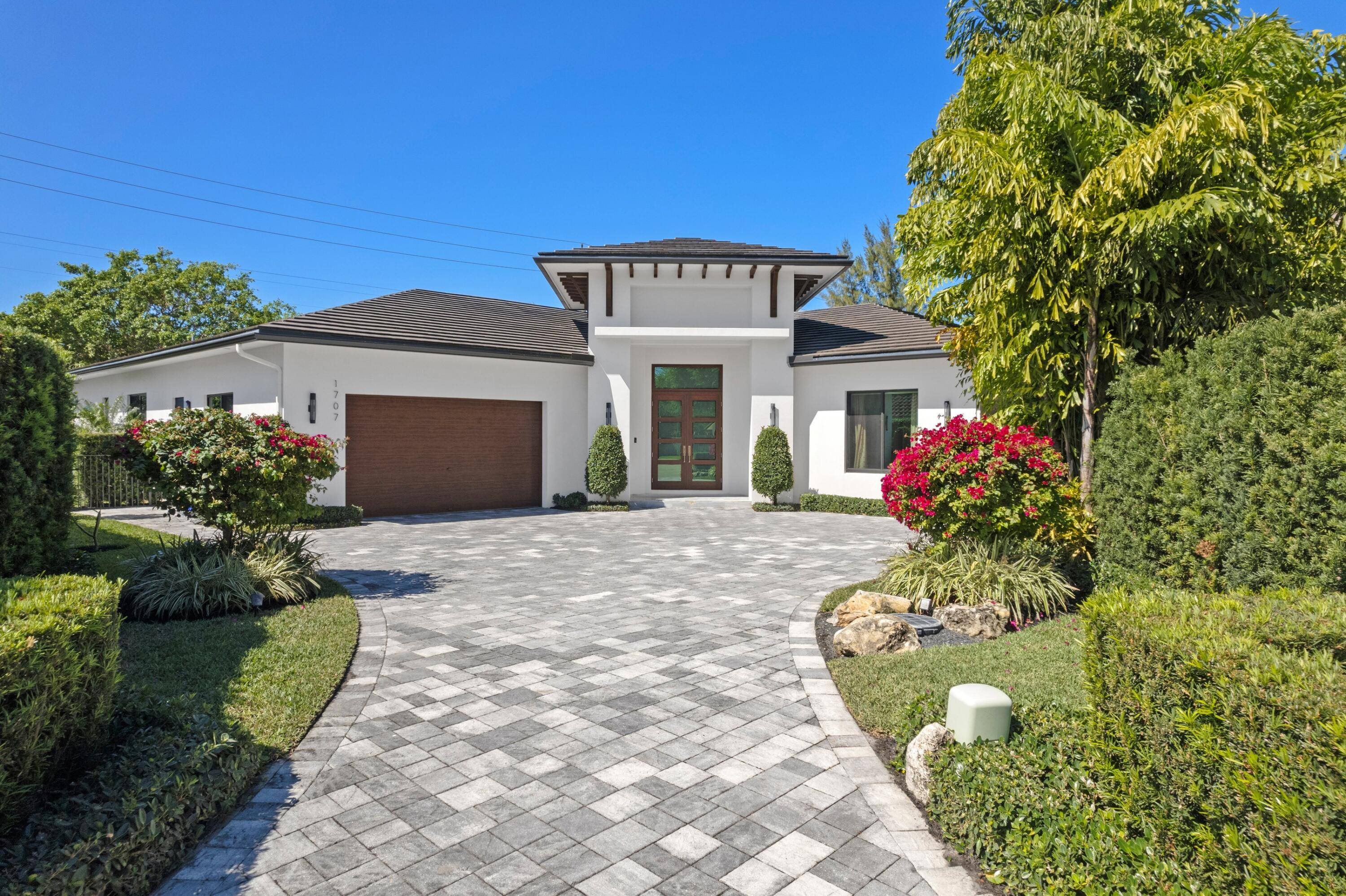 ABSOLUTELY GORGEOUS ESTATE IN PRESTIGIOUS CAMINO LAKES NEW CUSTOM BUILD 2020 EXQUISITE HIGH END QUALITY CONSTRUCTION WORKMENSHIP 12''X 96'' Italian Marble Porcelain Floors All 12' Grand Coffered Ceilings 10' Wall ...