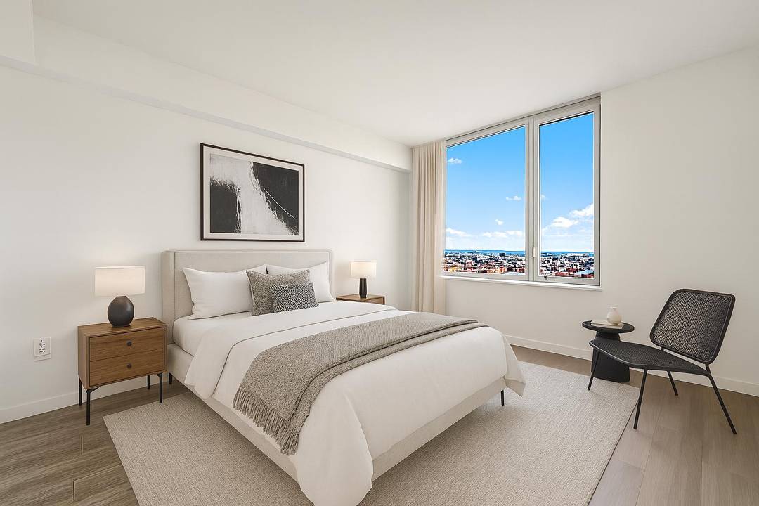 Gorgeous two bedroom with Balcony !