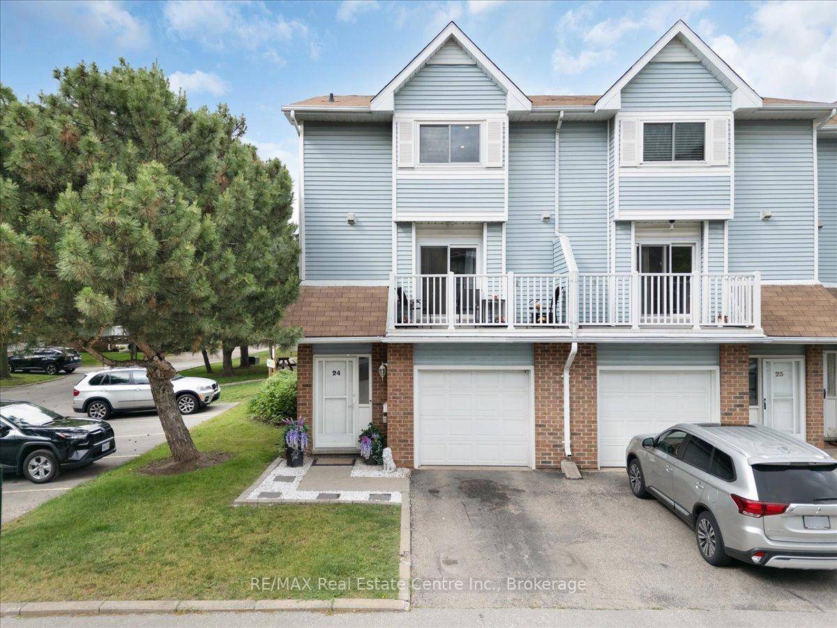 Modern amp ; Stylish End Unit Townhome in Prime Location !