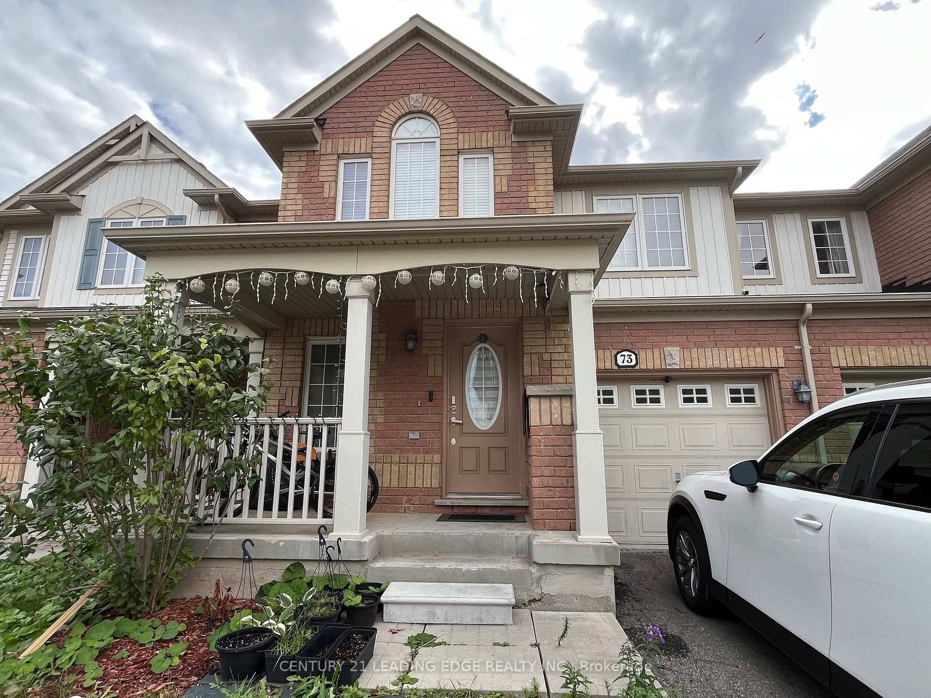 Beautiful Three Bedroom house, spacious, open Concept, Bright, lots of sun light, great layout, very good location, living and dining.