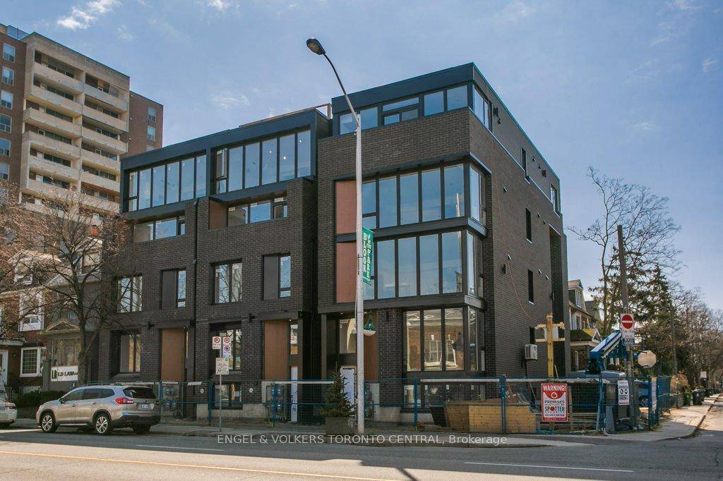Move in by October 1st and receive 1 month FREE rent !