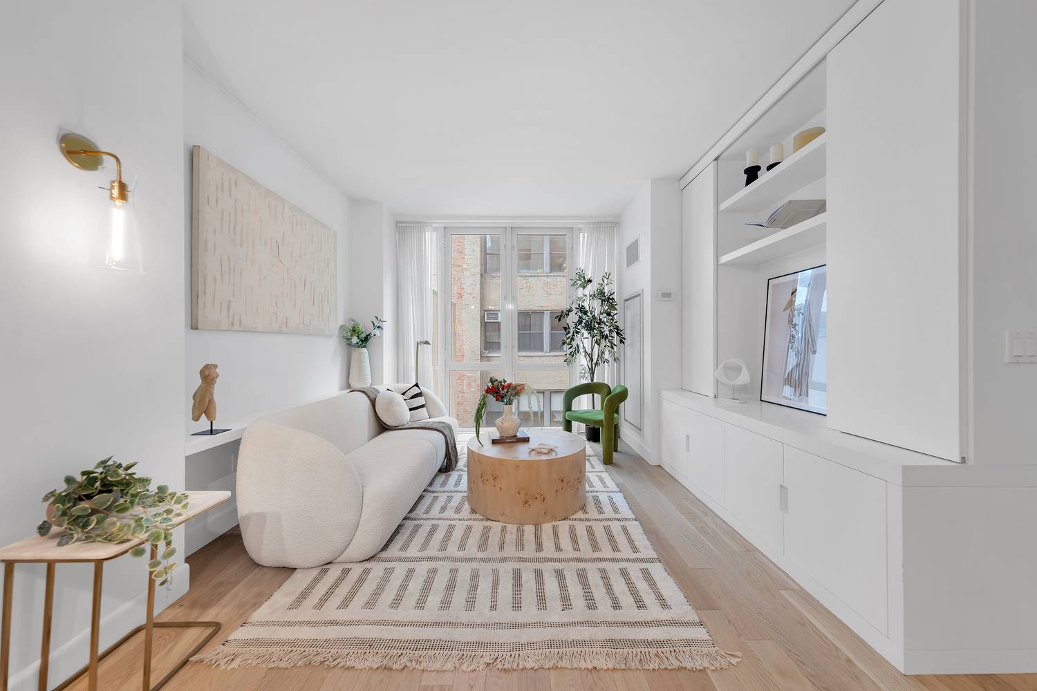 Introducing Residence 5D at 130 W 20th Street nestled within the heartbeat of bustling Chelsea.