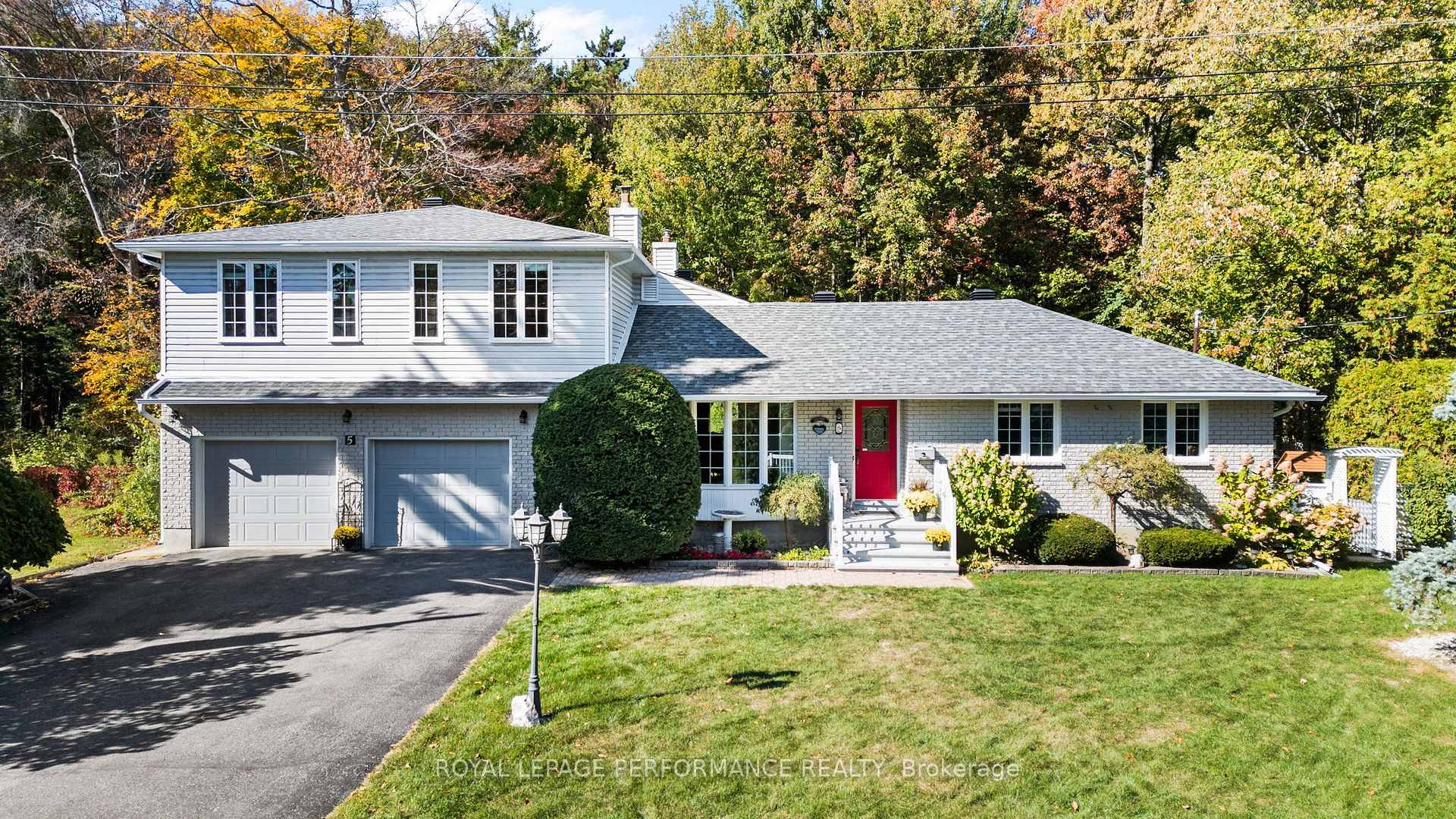 Once in a lifetime multigenerational family home in Merivale Gardens !