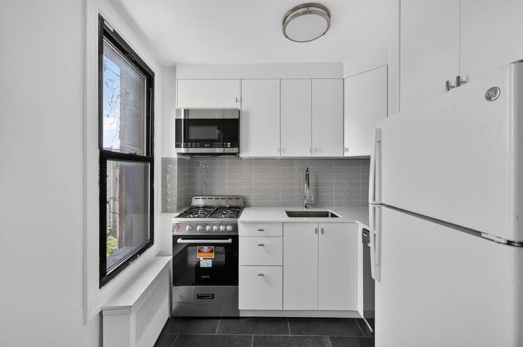 Welcome to this fully renovated unit in the heart of Carroll Gardens !