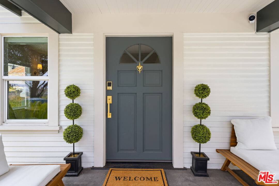 725 N Harvard Blvd 2BR La