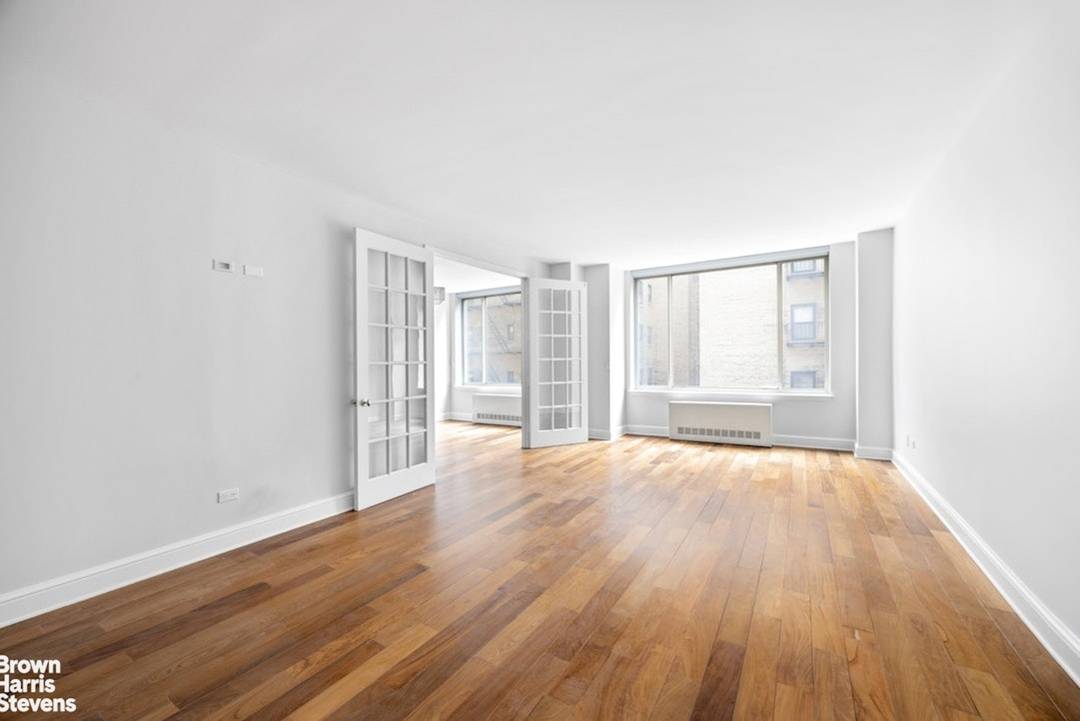 Renovation Completed ! Large 2BR Conv 3BR Beauty at the Wonderful Knickerbocker Condo !