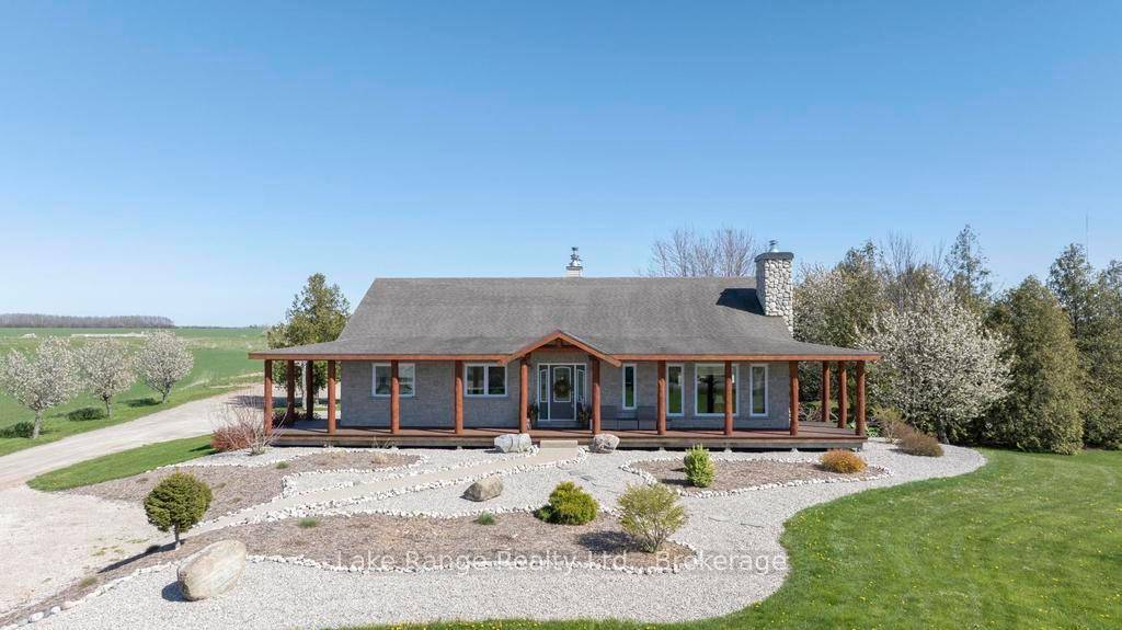 Welcome to 737 Lake Range Drive !