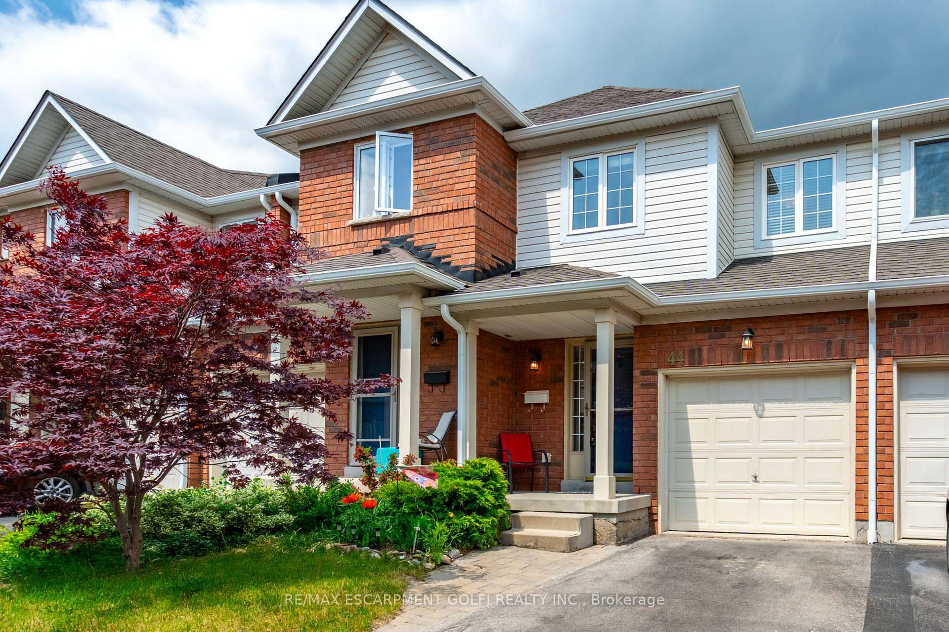 Welcome to this inviting 3 bedroom, 2 bath townhouse located in a unique townhome complex right on the lake in Aldershot, just steps from Burlington's waterfront trail system and the ...