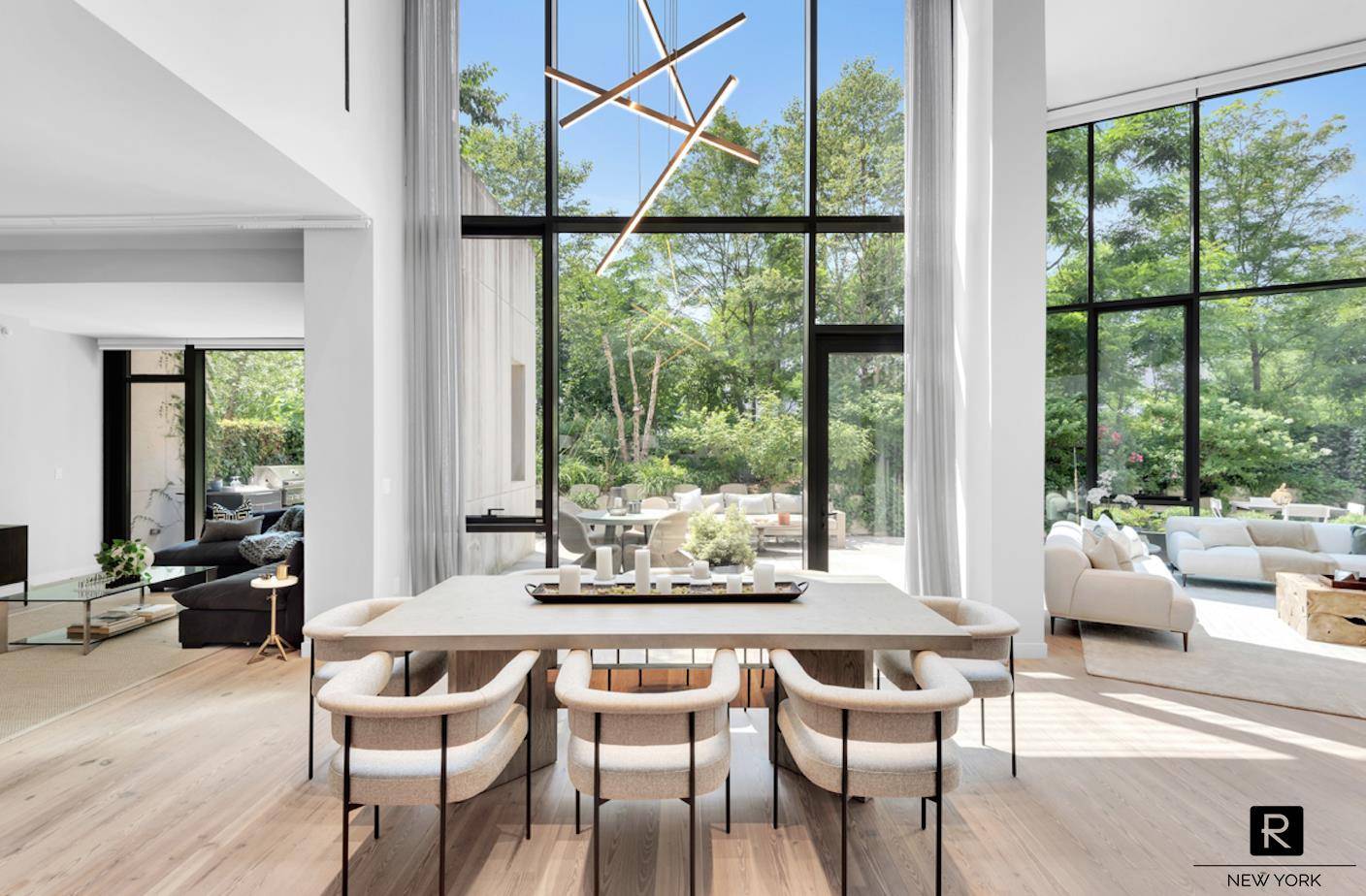 Experience the epitome of luxurious townhouse living in the prestigious Pierhouse at Brooklyn Bridge Park.