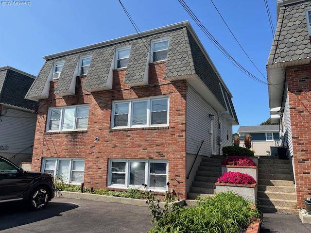 Updated 2 Bedroom, 1. 5 Bath Duplex Apartment w Patio and Backyard Area.