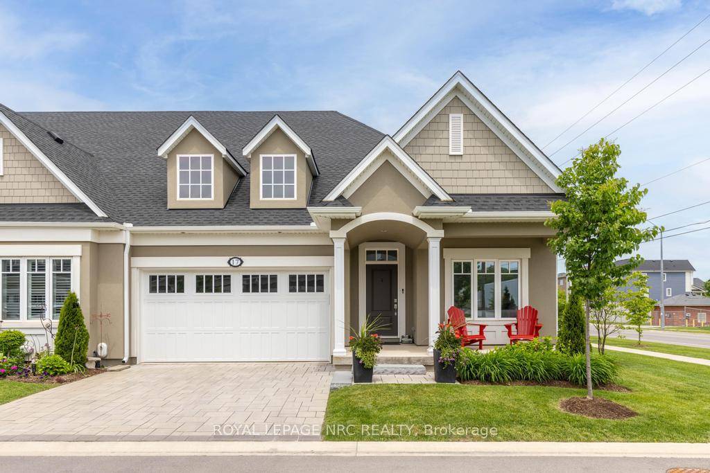 Very pretty 4 year old Freehold end unit Bungalow Townhome with Condo Road, steps from Ravine Winery in the heart of St.