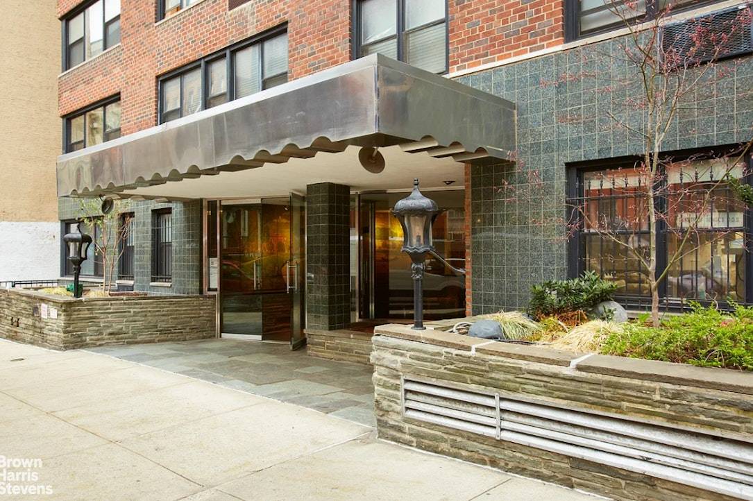 45 West 10th Street, Residence 8B Incomparable Location.