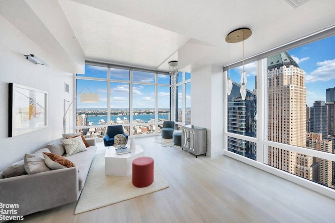 Superlative views from a west facing 2 bed 2.