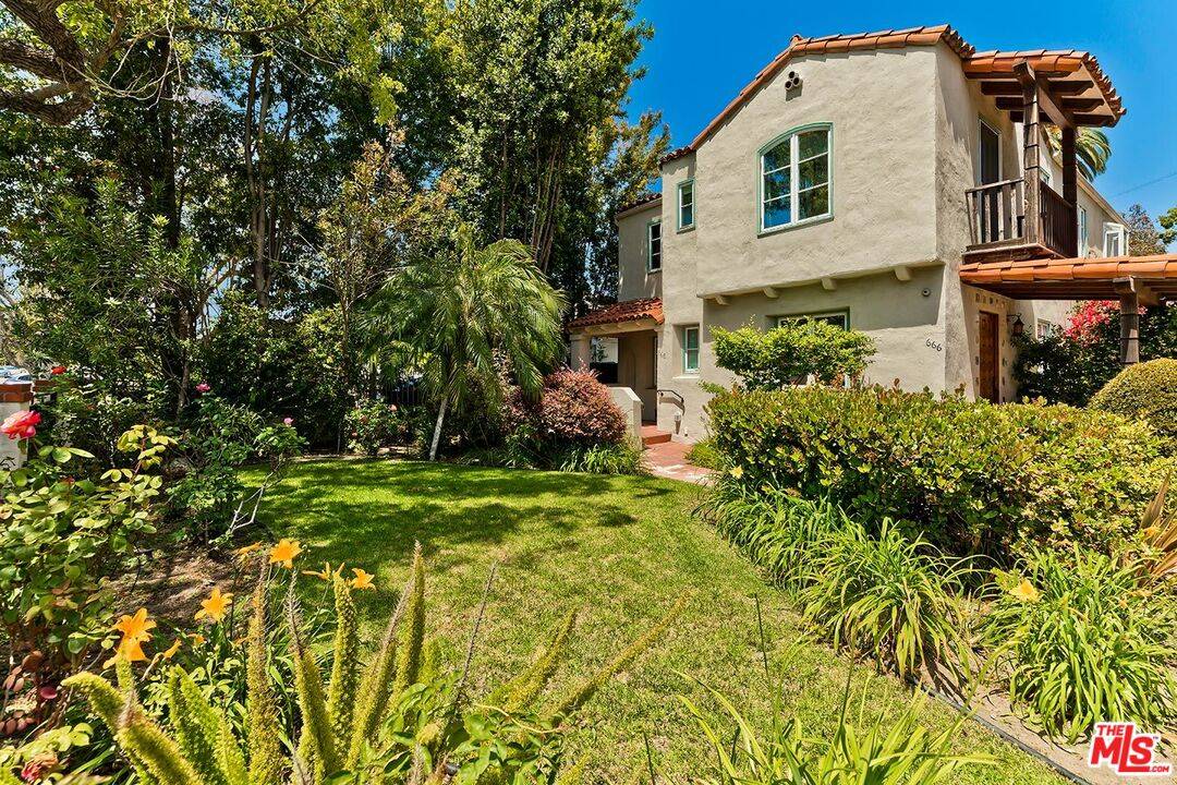 668 S GRETNA GREEN WAY 2BR Brentwood La