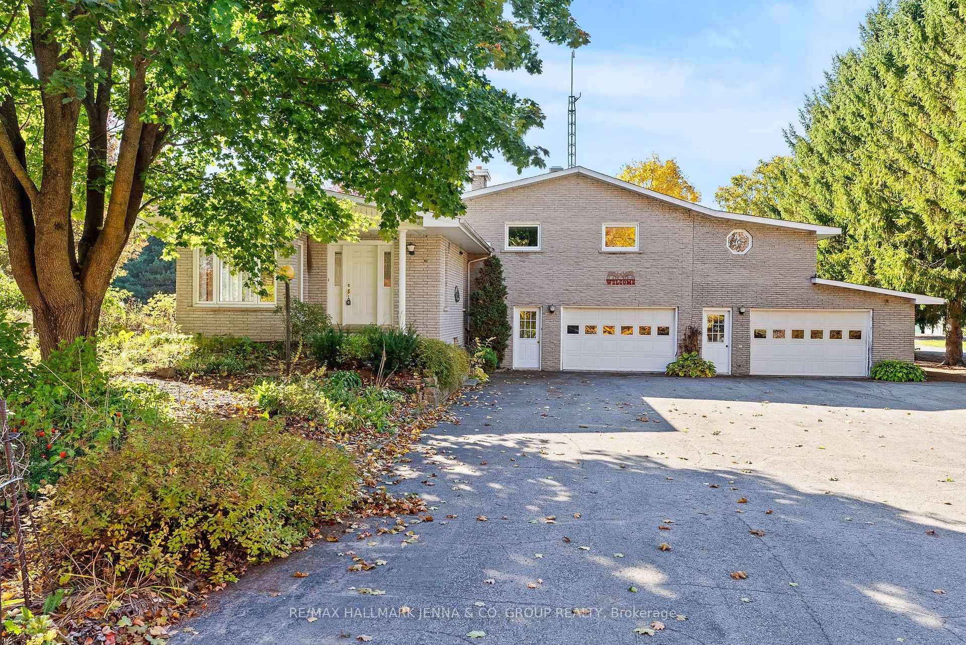 Discover country living at its finest at 2928 Seguin Road !