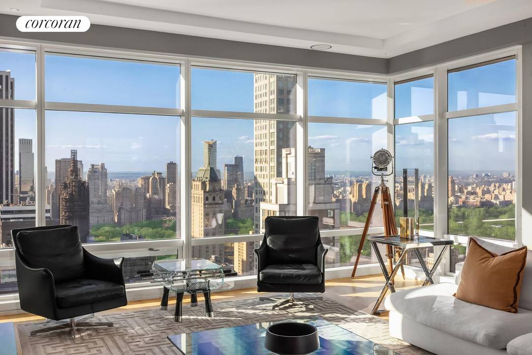 Direct Central Park views define Residence 35A, a high floor corner home at One Beacon Court.