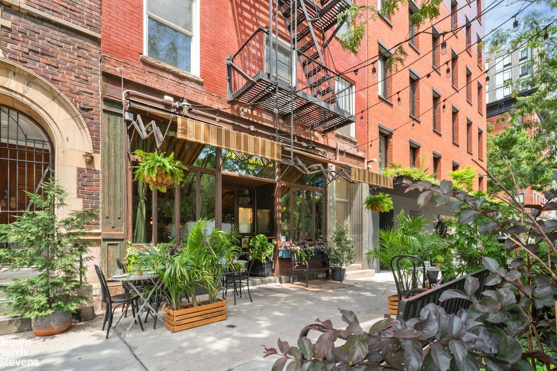 195 Tenth Avenue is situated in prime Chelsea right in the middle of New York City's vibrant art scene.