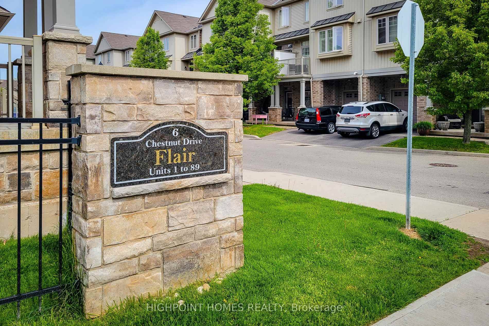 Stunning Freehold Townhouse with Escarpment Views !