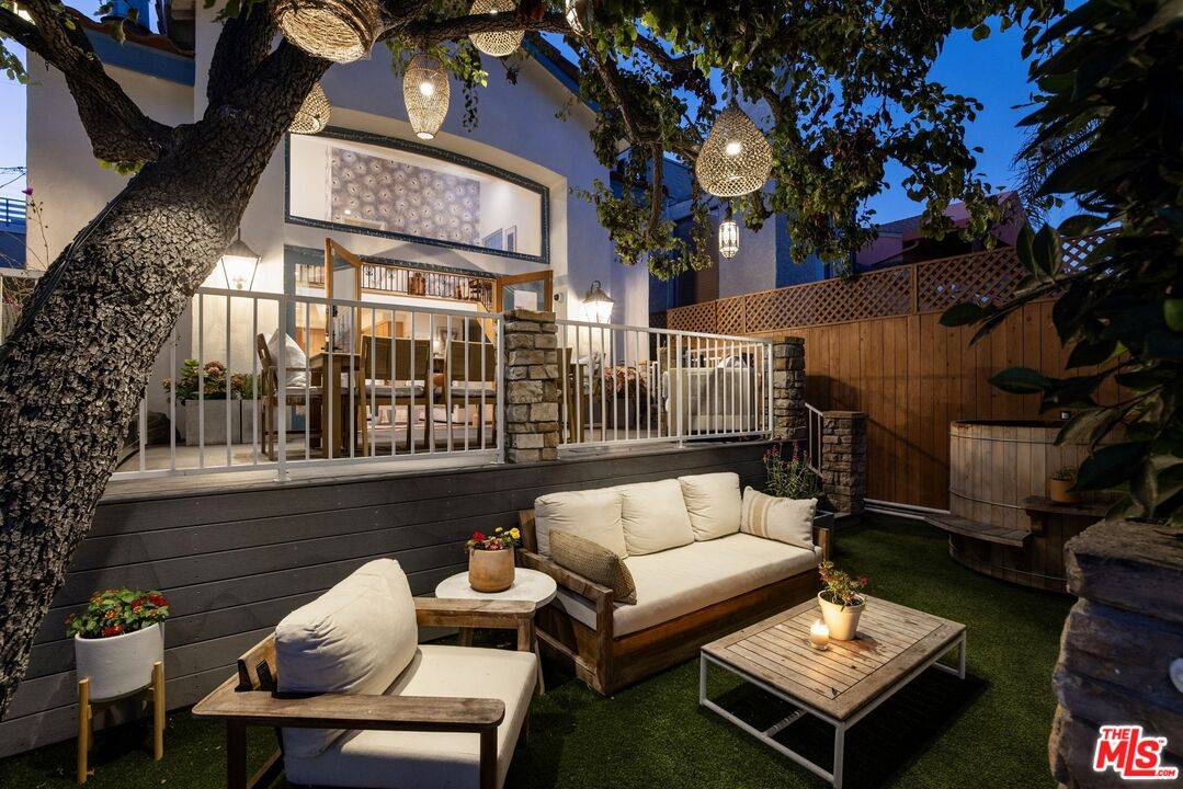 439   Carroll Canal 2BR Marina Del Rey La