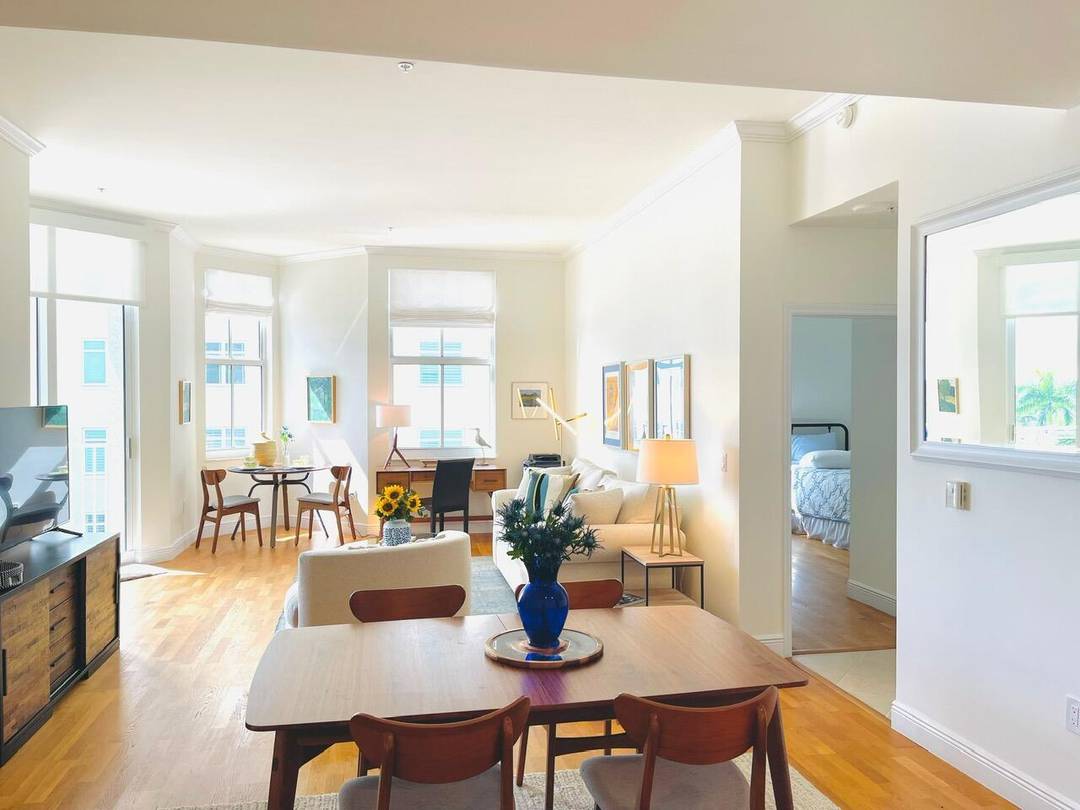 Fabulous Furnished oversized 2 bedroom 2 bath spacious condo with HIGH ceilings !