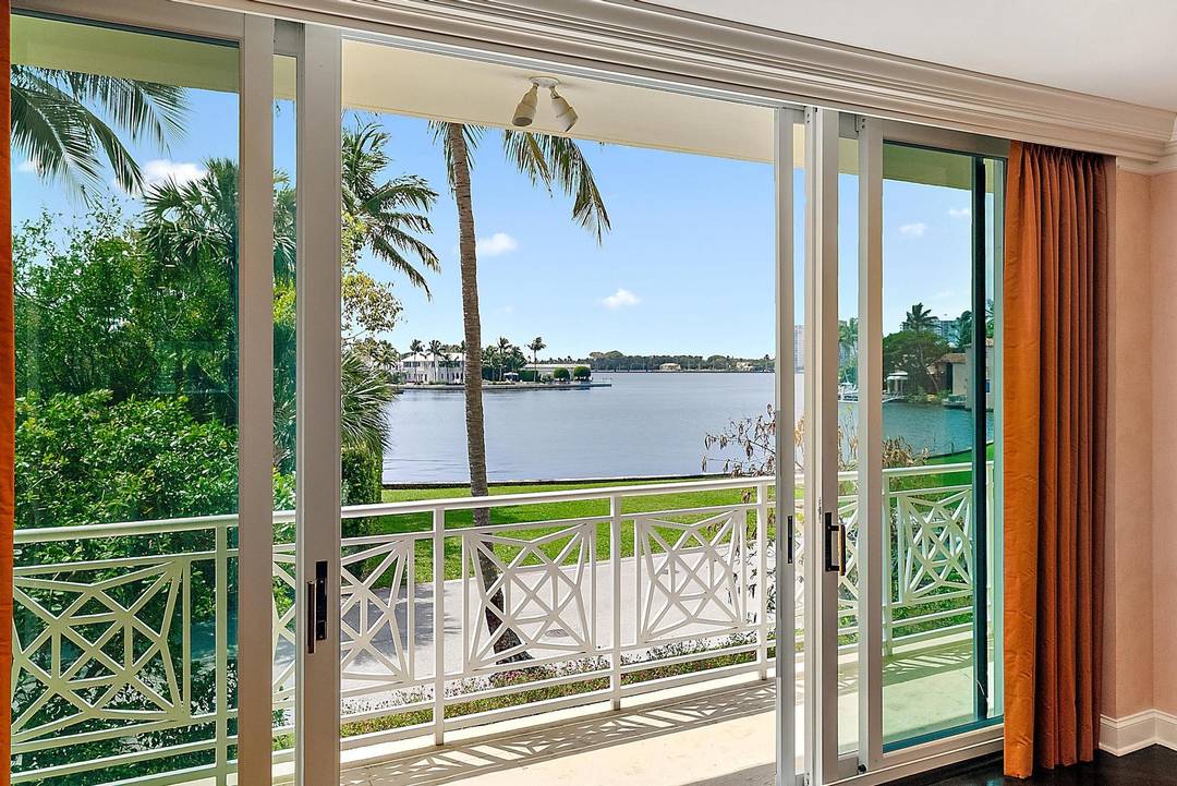 Spectacular Worth Avenue location.