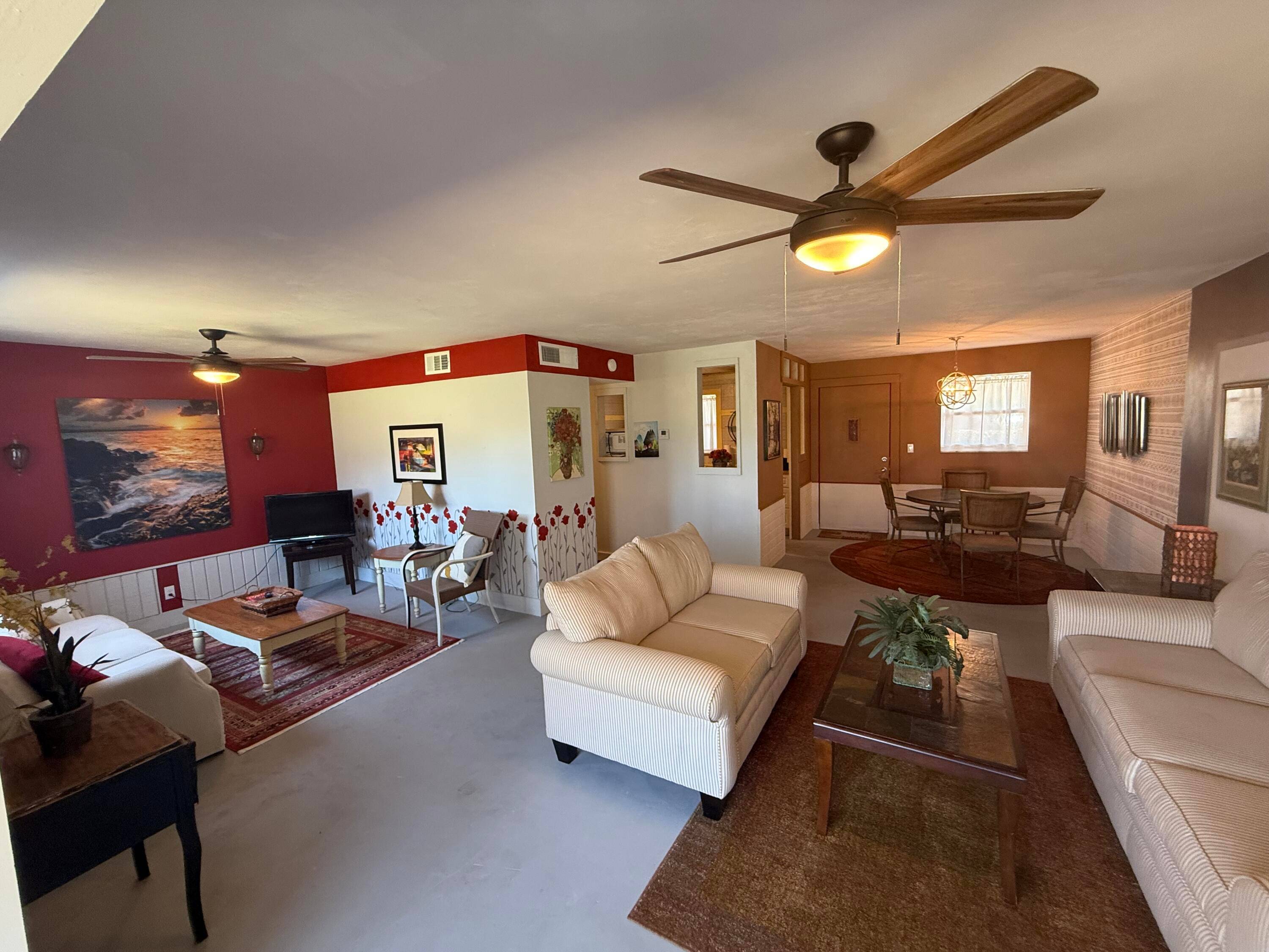 Welcome to this beautifully maintained first floor condo in the heart of Palm Springs !