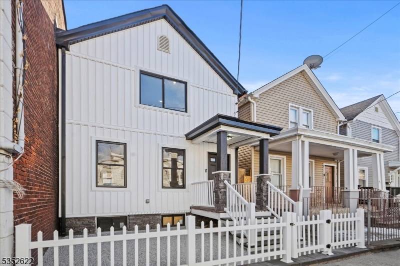 Be prepared to fall in love with this beautifully renovated 2 bedroom 1.